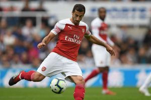 Arsenal wait on Mkhitaryan and Sokratis