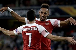 Europa League: Aubameyang at the double in entertaining Arsenal win