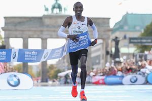 Kipchoge breaks marathon world record in Berlin