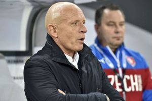 Czech sack coach Jarolim after rout by Russia