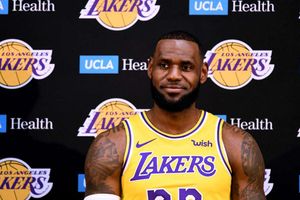 NBA: LeBron focusing on patience after first Lakers practice