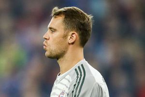 Bayern Munich 1 Augsburg 1: Neuer error costs champions