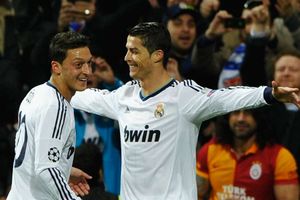 Ronaldo one of the greatest footballers who's ever lived, says Ozil