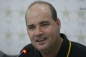 Mickey Arthur blames under pressure batsmen for Pakistan's heavy loss against India