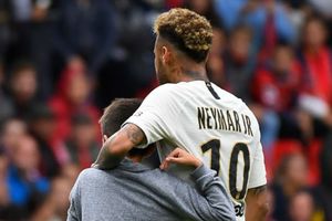 Watch Neymar handing over jersey to a young pitch invader!