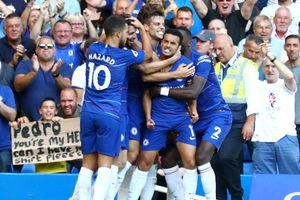 Chelsea 2 Bournemouth 0: Pedro, Hazard keep up winning start