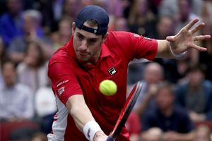 Isner saves two match points to beat Norrie, Federer grinds out victory