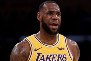 Warriors guard Thompson says LeBron signing with Lakers is 'pretty cool'