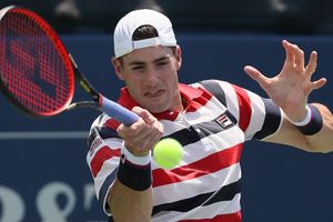 ATP: Isner scrapes through in Stockholm, Monfils eliminates Tsonga