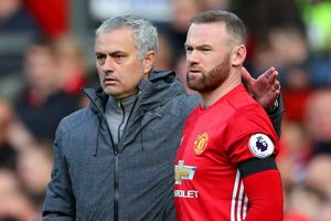Rooney warns Man United players to 'stand up' amid Mourinho criticism
