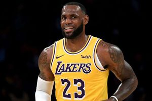 LeBron tells Lakers coach Walton: I'm always fresh!