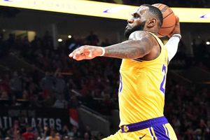 NBA: LeBron makes spectacular start on Lakers debut, but LA fall to Trail Blazers