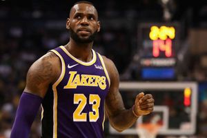 LeBron and Lakers top Suns for first win