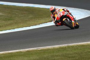 Marquez claims fifth straight pole in Australia