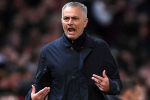Mourinho cannot complain about media pressure, claims Scholes