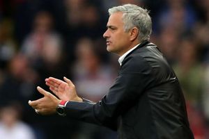 Lampard backs under-fire Mourinho