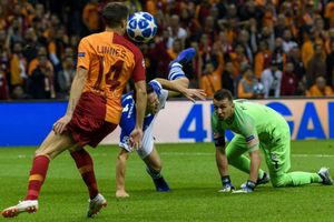 Galatasaray 0 Schalke 0: Muslera's blushes spared as hosts hold on for point