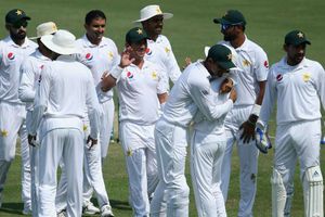 Abbas five-for torments woeful Australia as Pakistan take control