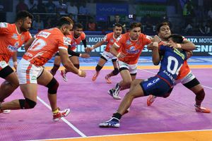 PKL 2018: Puneri Paltan climb to the top of the table with an easy win over Haryana Steelers
