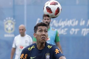 Liverpool star Firmino was terrified of losing vision