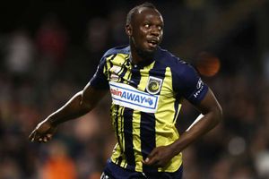 Usain Bolt offered contract by Central Coast Mariners