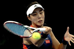 Wang closing on Svitolina scalp when rain halts play