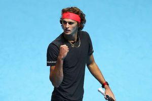 Zverev beats Cilic in error-strewn London battle