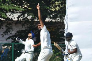 Ranji Trophy: Karnataka take first innings lead over Mumbai