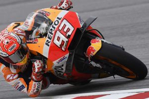 Rain unable to stop Marquez despite crash