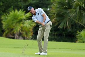 Kuchar leads in Playa del Carmen, but Champ lurks