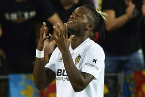 Batshuayi dismisses reports of Valencia departure