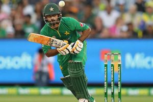 Hafeez stars as Pakistan edge out Black Caps