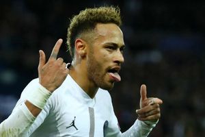 Paris Saint-Germain 2 Liverpool 1: Record-breaking Neymar leaves Reds on the brink