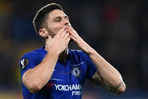 Chelsea 4 PAOK 0: Giroud doubles up as Blues top Group L