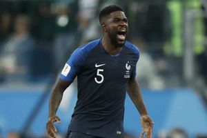 Barcelona consider alternatives for injury-prone Umtiti