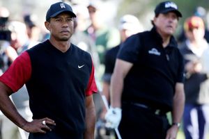 Tiger and Phil's 'pillow fight' struggles to match hype