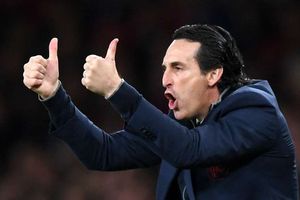 Emery watching Peaky Blinders to learn English