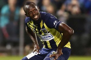 Bolt may give up on football career despite 'a lot of offers'