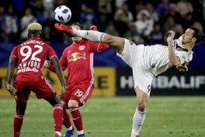 AC Milan plot short-term deal for Zlatan Ibrahimovic