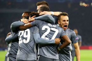 Ajax 3 Bayern Munich 3: Kovac's men clinch top spot in Amsterdam thriller