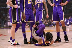 Lakers F Ingram will undergo precautionary MRI