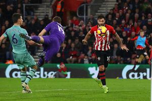 Premier League Wrap: Austin, Ings end Gunners' long unbeaten run; sensational Hazard powers Chelsea