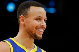 Curry says he was 'obviously joking' about moon landing comments