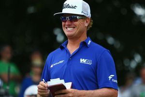 Hoffman, Woodland in three-way tie for lead