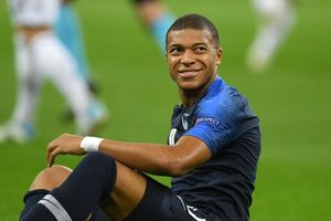 Kylian Mbappe wins inaugural Kopa Trophy
