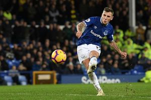 Everton 2 Watford 2: Digne salvages draw with 96th-minute free-kick