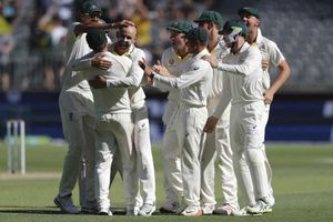 India vs Australia, 2nd Test, Day 4: Lyon, Hazlewood crack India