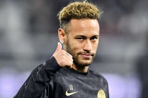 Arthur 'praying' for Neymar return to Barcelona