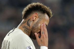 Bordeaux 2 Paris Saint-Germain 2: Neymar injured as winning streak ends