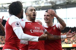 Premier League Wrap: Aubameyang double inspires thrilling derby triumph